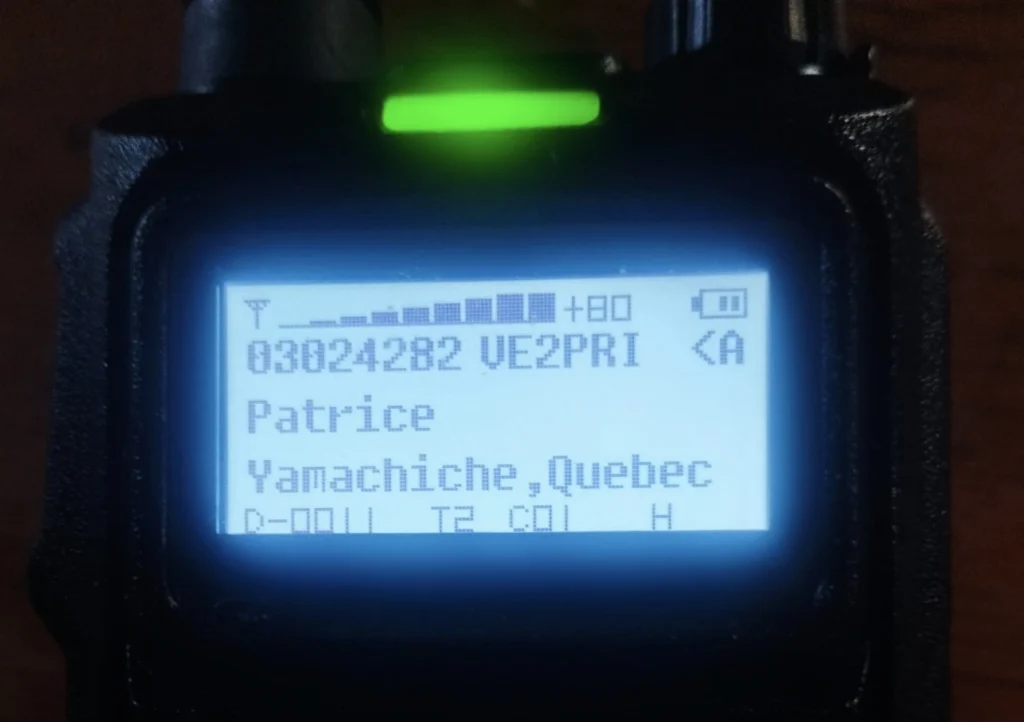 S-mètre du RADTEL RT4D affichant un signal à +80 en réception DMR